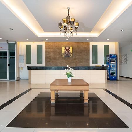 Leenova Place Bangkok Ngoại thất bức ảnh